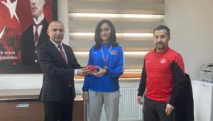 Yerköy Mehmet Akif Ersoy Ortaokulu öğrencisi Buğlem Doğan, Antalya’da düzenlenen