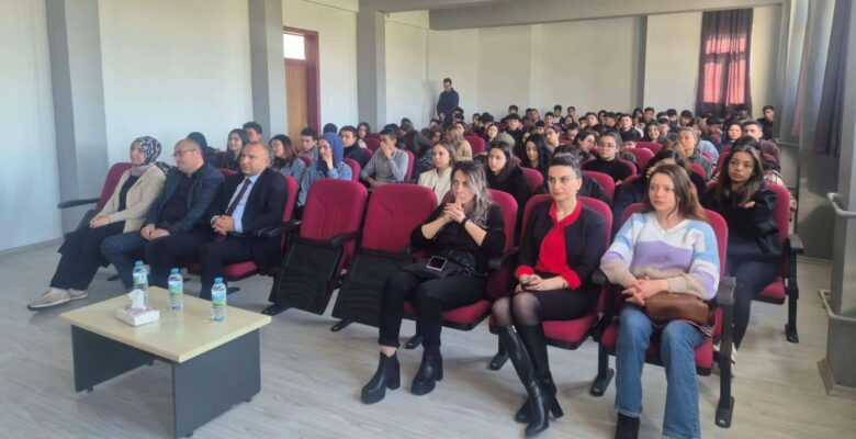 Şehit Mehmet Tez Anadolu lisesinde, kariyer günleri etkinliği düzenlendi