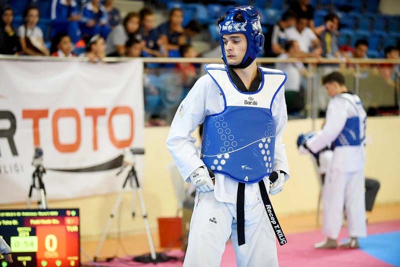 Tekvandocu Biçer, Yozgat’ı gururlandırdı 08-14 Şubat Tarihleri arasında Antalya’ da düzenlenen 11. Uluslararası Türkiye