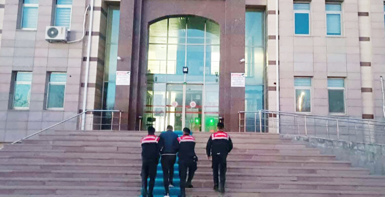 Jandarma Komutanlığı, Yerköy’de aranan 3 şahsı yakaladı