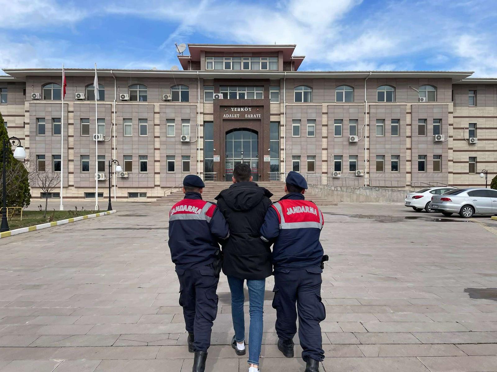 Yozgat İl Jandarma Komutanlığı, aranması bulunan şahısların yakalanmasına yönelik başarılı