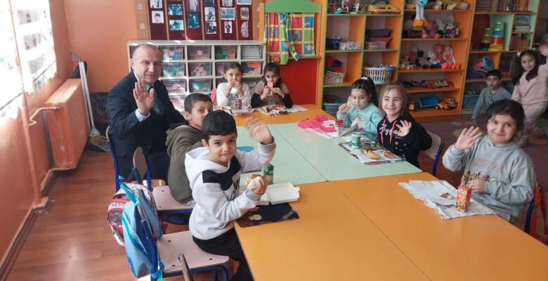 Müdür Sağlam, Şehit Muammer Nacakoğlu İmam Hatip Ortaokulu’nu ziyaret etti