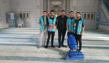 Yerköy Molla Hüsrev KYK Yurdu Öğrencileri, Bedri Aydın Camii’ni Temizledi