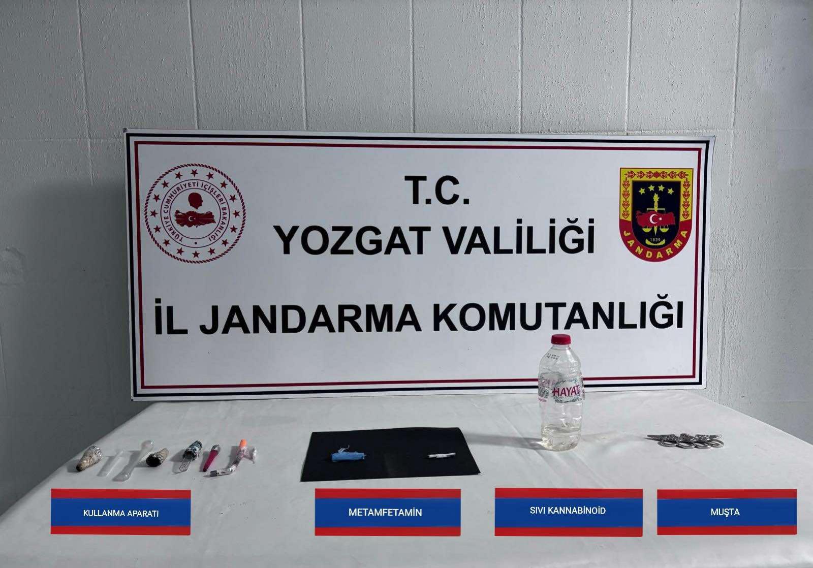 İlçemizde uyuşturucu operasyonu: 1 kişi tutuklandı Yozgat İl Jandarma Komutanlığı ekipleri, uyuşturucu ticareti yapan şahıslara yönelik