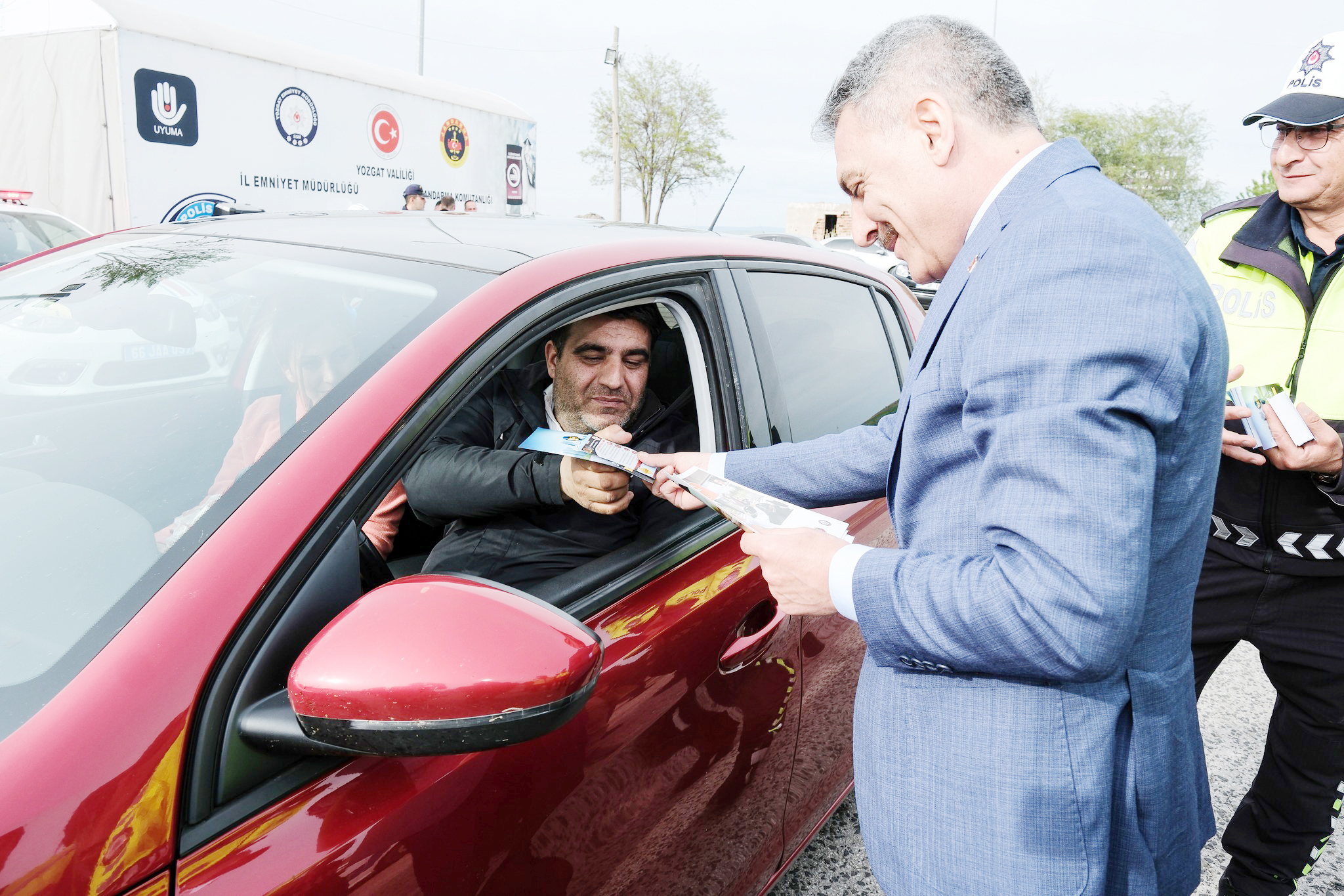 Vali Özkan, uygulama noktasından sürücüleri uyardı Yozgat Valisi Mehmet Ali Özkan, Yozgat Muslubelen Uygulama Noktası’nı ziyaret