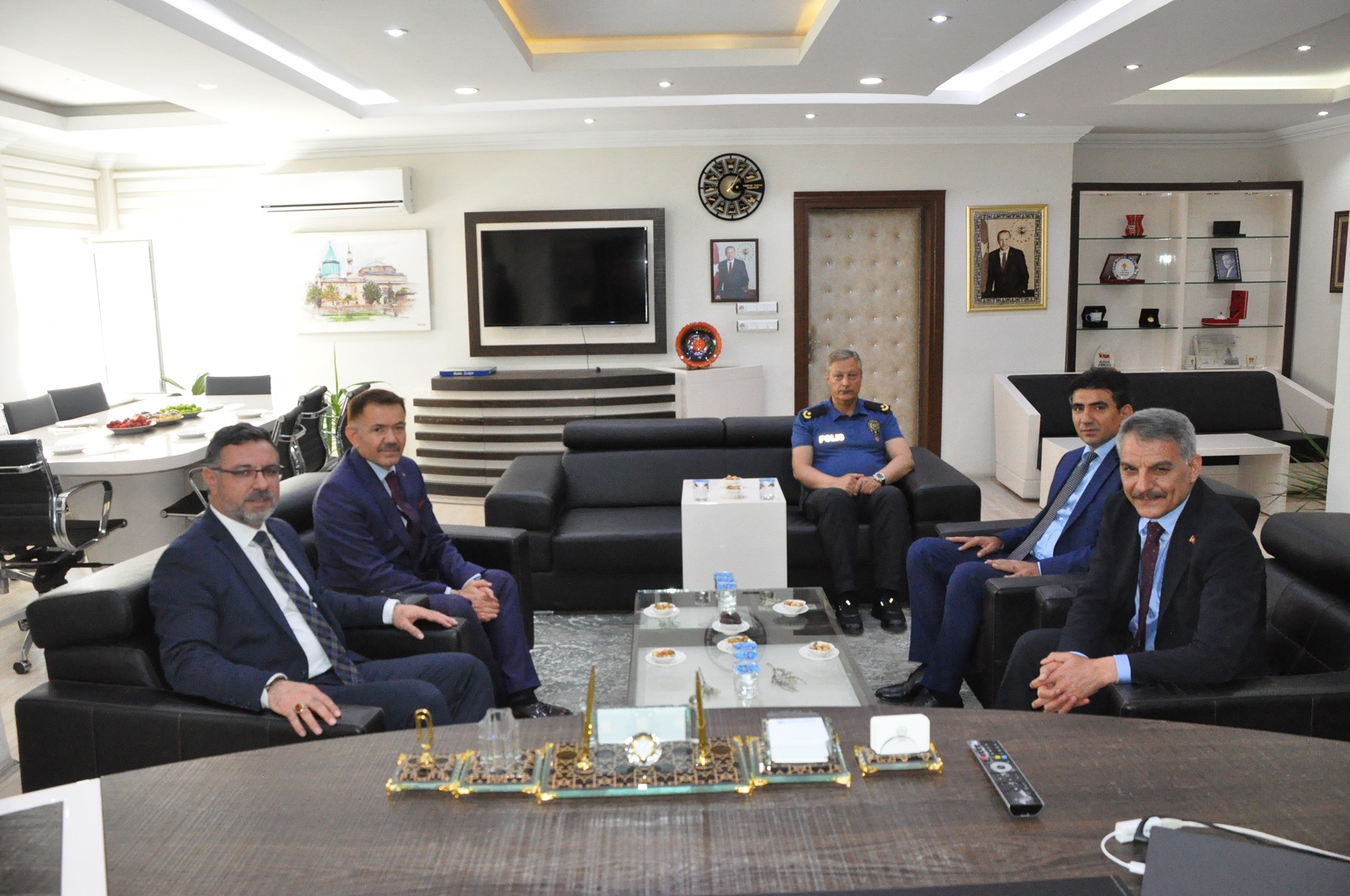 Vali Özkan, Belediye Başkanı Arslan’ı ziyaret etti, “Birlikte güzel şeyler yapacağımıza inanıyorum” Yozgat Valisi Mehmet Ali Özkan ve beraberindeki heyeti Belediye Başkanı