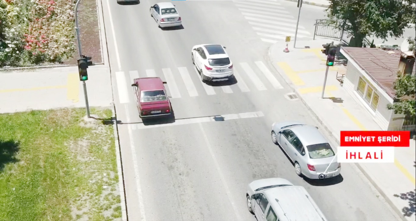 Yozgat İl Emniyet Müdürlüğü, şehir merkezinde dronlarla gerçekleştirilen trafik denetimleriyle