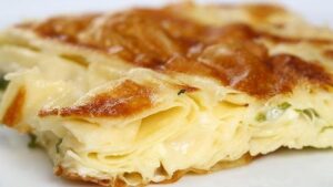 Kırşehir'de bir grup emekli öğretmen, saç böreği yaparak elde ettikleri