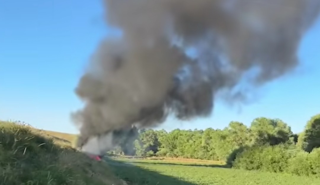 Yozgat’ın Esenli Köyü mevkiinde meydana gelen trafik kazasında, araç alev