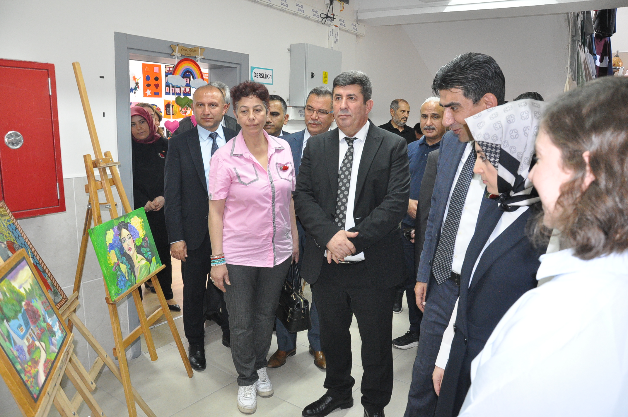 Yerköy Halk Eğitim Merkezi Müdürlüğü tarafından yılsonu sergisi açıldı. Merkez