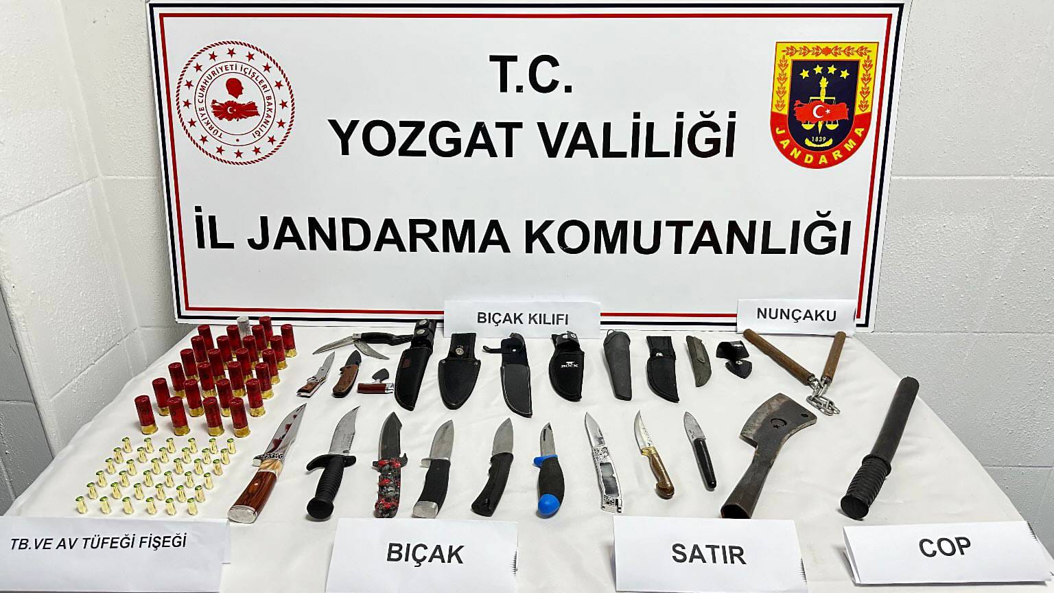 Yerköy ilçemizde yasadışı silahlar ve bıçaklar ele geçirildi Yozgat İl Jandarma Komutanlığı ekipleri, Ateşli Silahlar ve Bıçaklar İle