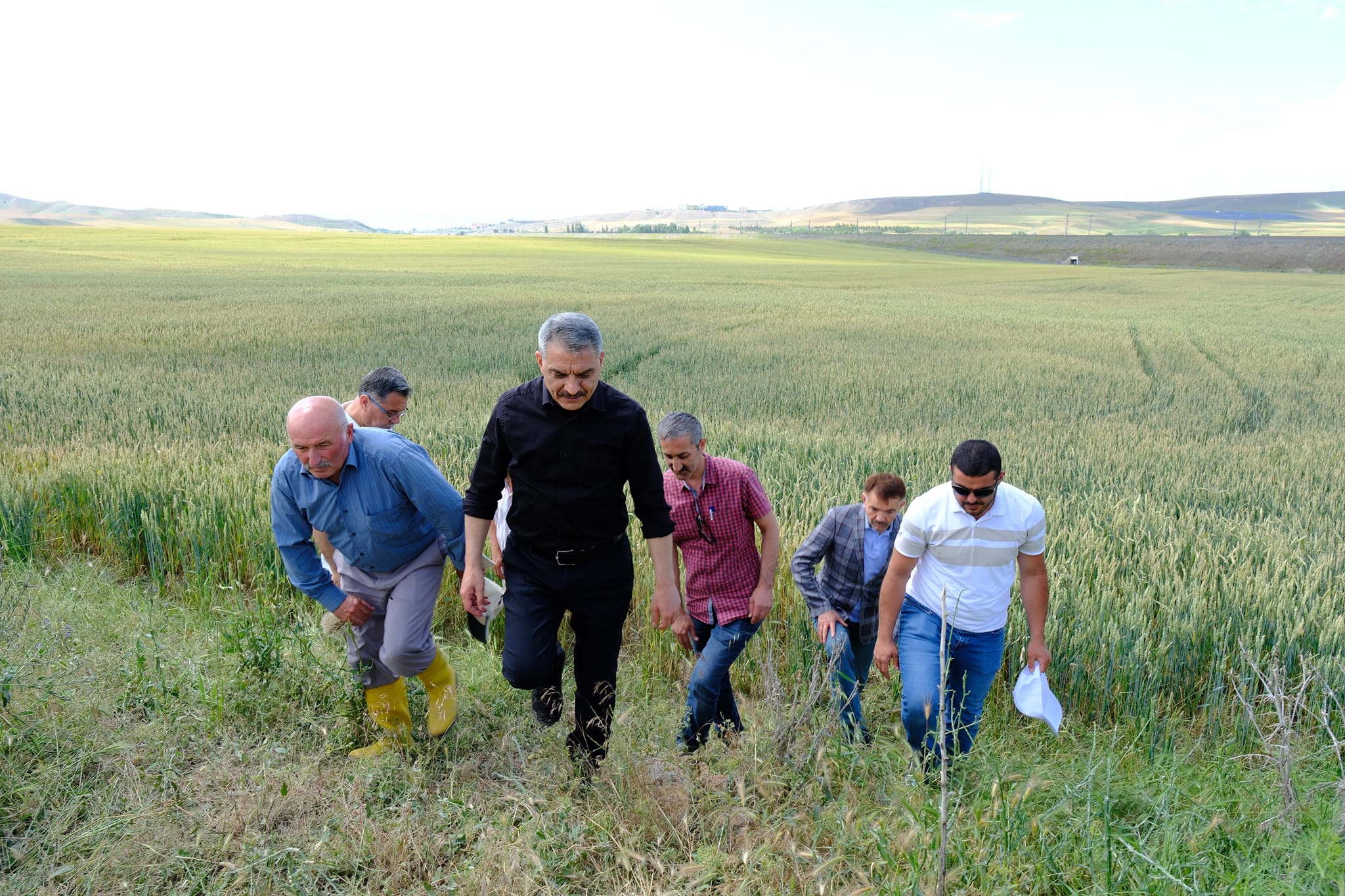 Vali Mehmet Ali Özkan, Yerköy’de yağmurdan etkilenen yerleri inceledi Vali Mehmet Ali Özkan, şiddetli dolu ve sağanak yağışın neden