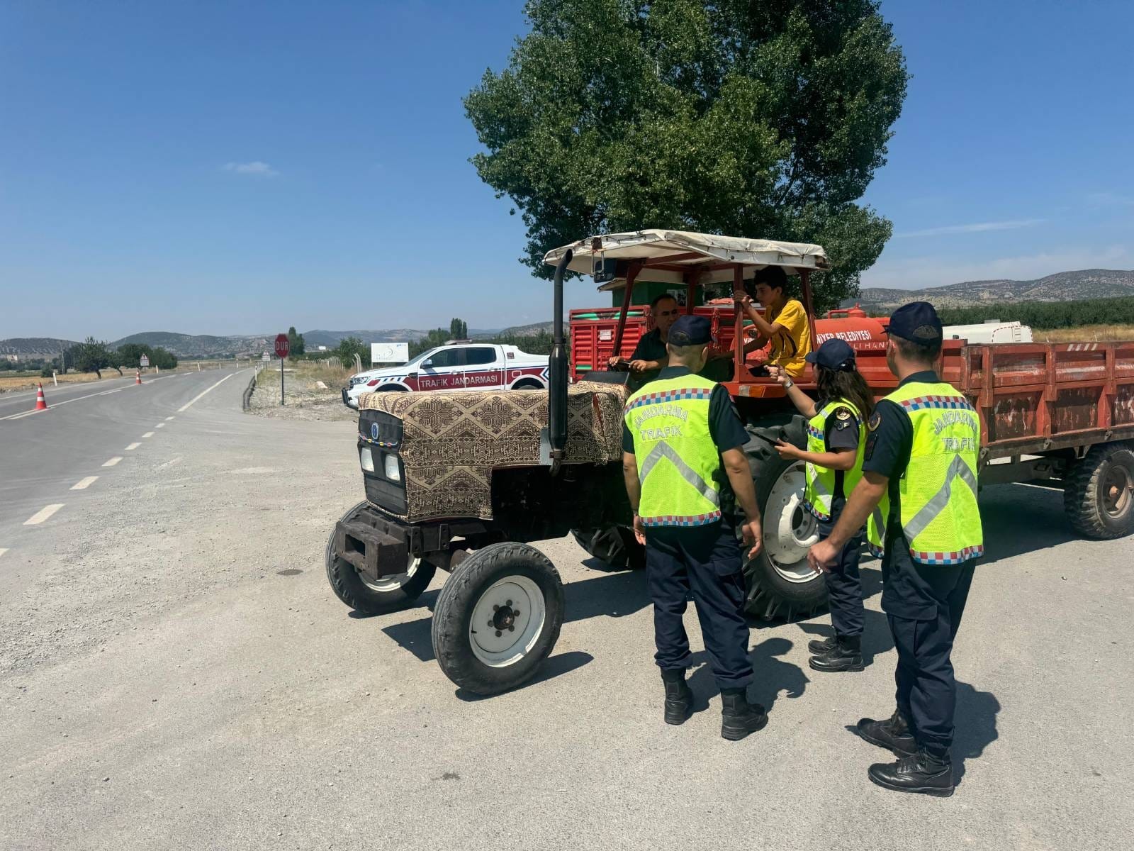 Kadışehri İlçesi'nde, 14. Trafik Jandarması tarafından gerçekleştirilen trafik eğitimi kapsamında