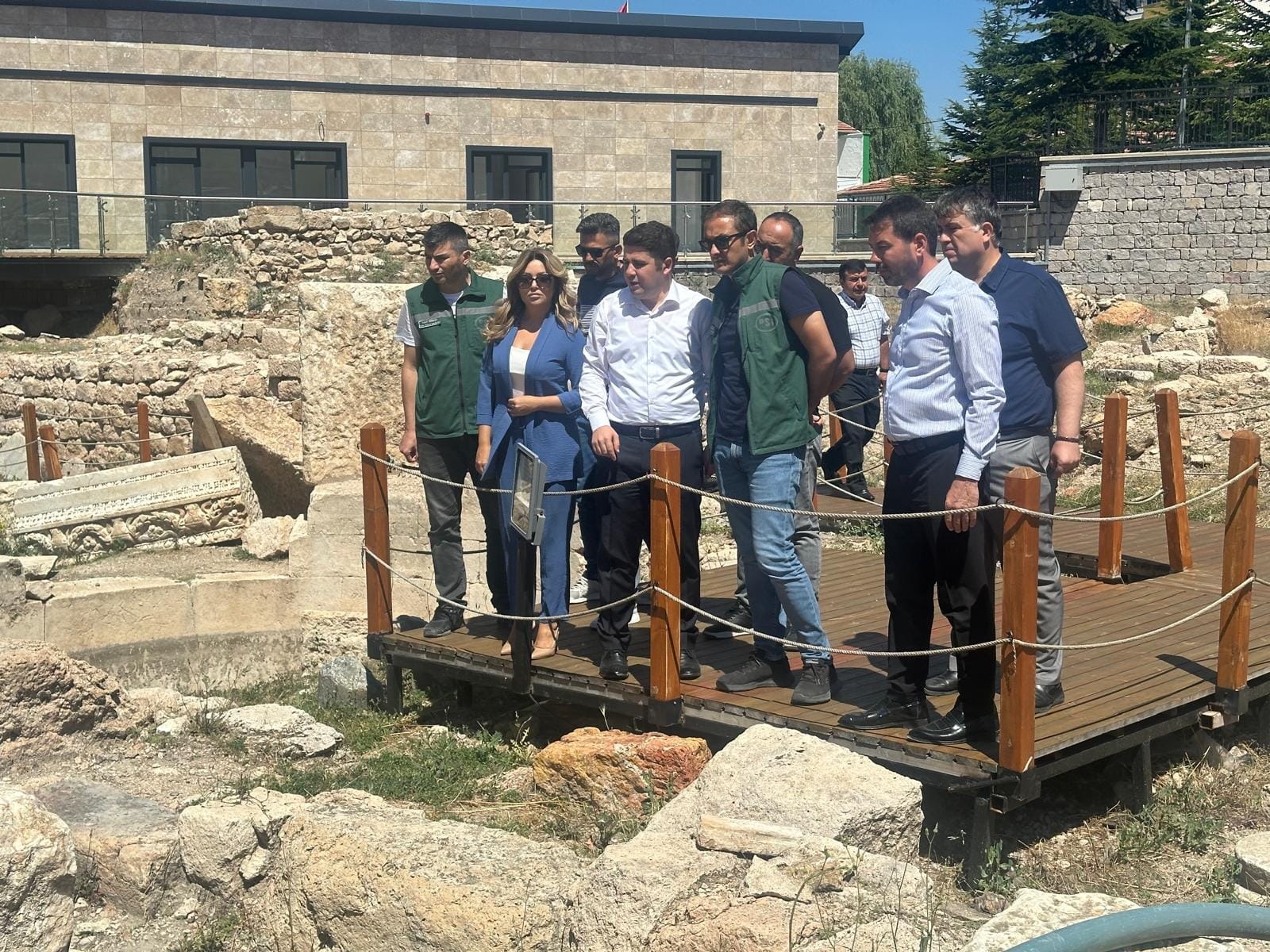 Sarıkaya ilçesinde bulunan tarihi Roma Hamamı’nda önemli incelemeler gerçekleştirildi.