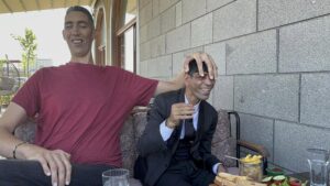 Dünyanın en uzun boylu insanı olarak Guinness Rekorlar Kitabı’na giren