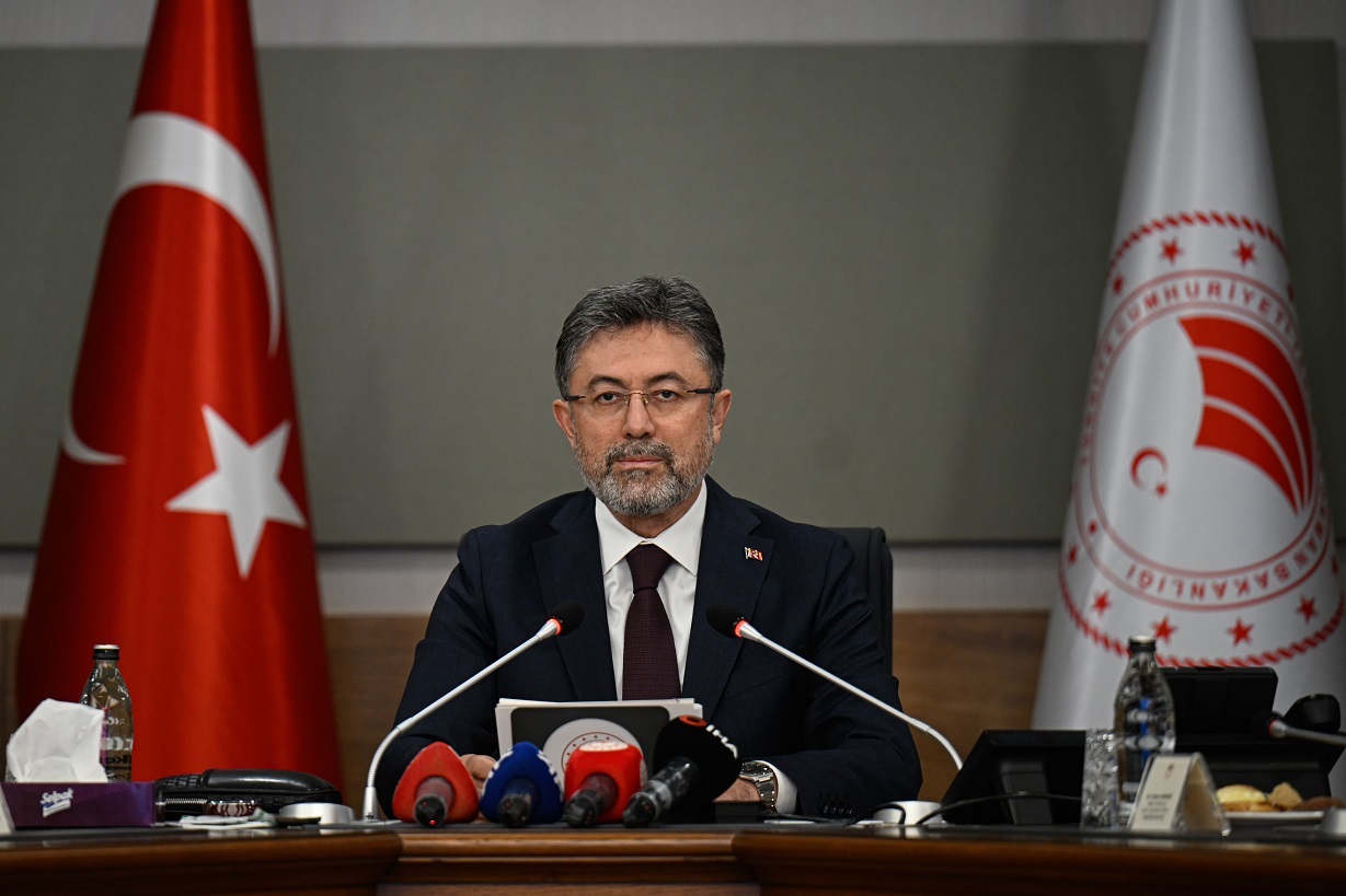Yumaklı: Pestisit denetimlerini risk bazlı yürütüyor, uygunsuz ürünleri imha ediyoruz Tarım ve Orman Bakanı İbrahim Yumaklı, TBMM Plan ve Bütçe