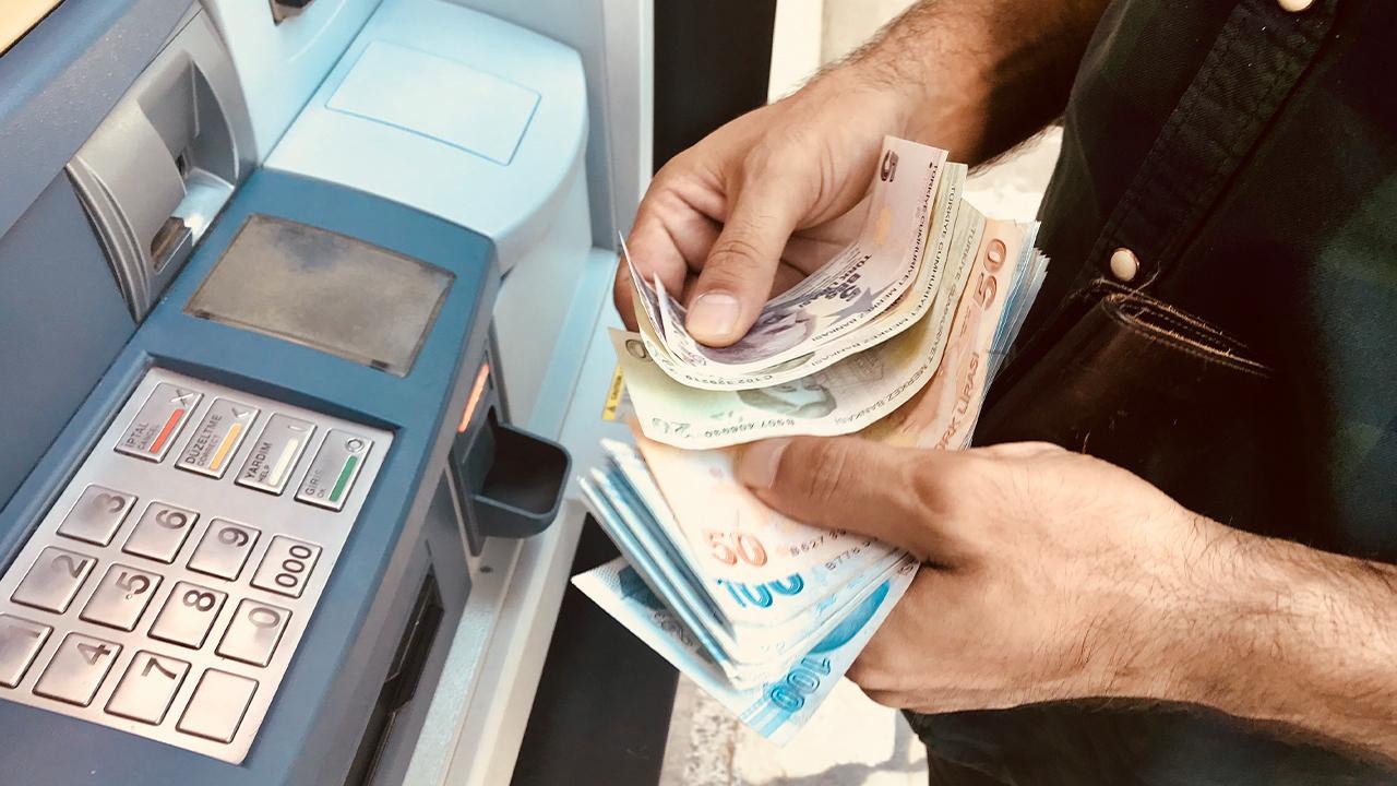 İş Bankası, yeni bir kredi kampanyası başlattığını duyurarak, “14 gün
