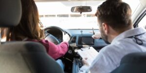 Sürücü adaylarına müjde! Yeni yönetmelik ile direksiyon sınavında park manevrasında