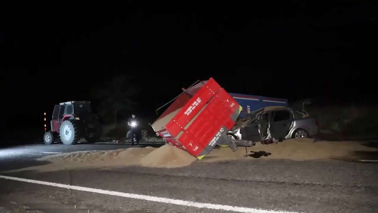 Nevşehir’in Hacıbektaş ilçesinde meydana gelen trafik kazasında, traktör ile otomobilin