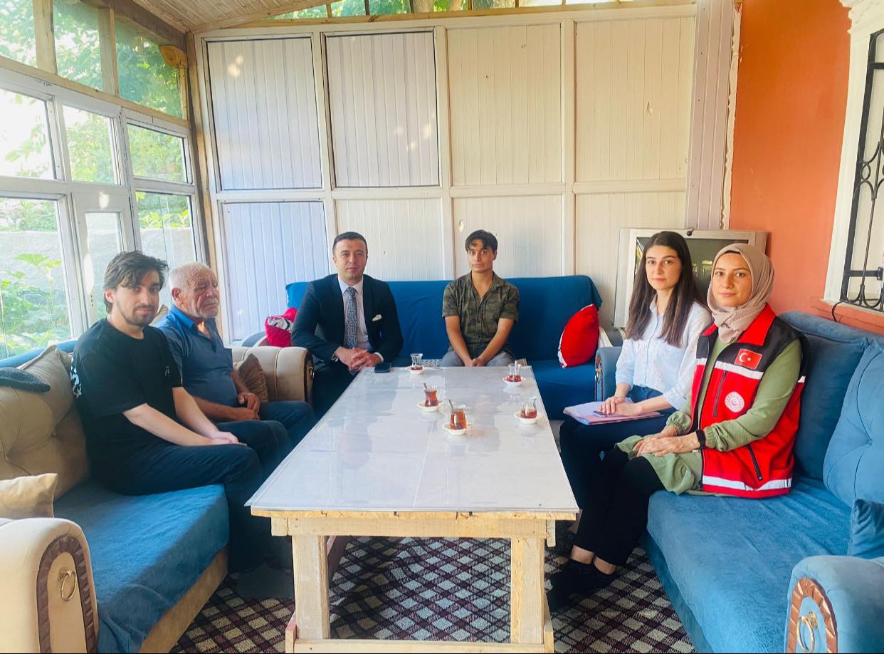 1.	Kaymakam Burak Dilaver Yampal, Çiçekdağı'ndaki hane ziyaretleriyle ilçe sakinlerinin sorunlarını