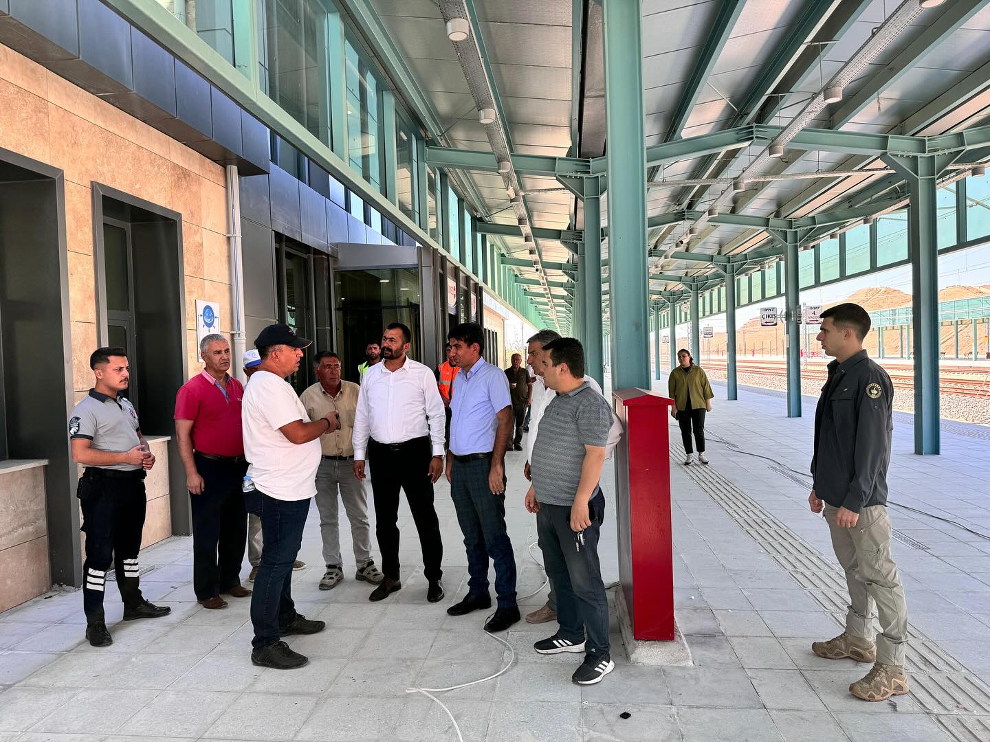 Yerköy Kaymakamı Muharrem Coşkun ve Heyeti, Hızlı Tren İstasyonunda incelemelerde