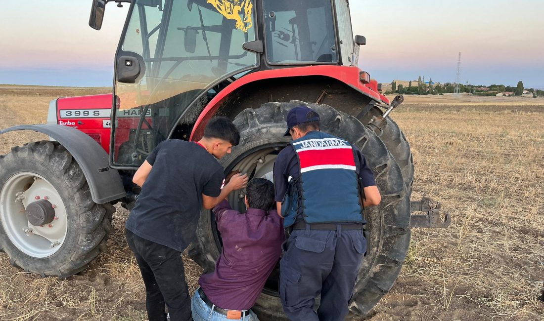 Kızılkoca Köyü'nde Traktör Sorunu: Devriye Ekibi Vatandaşı Yardımsız Bırakmadı...