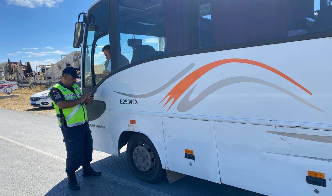 Sorgun’da jandarma trafik timinden yolcu taşımacılığı yapan araçlara kapsamlı denetim: