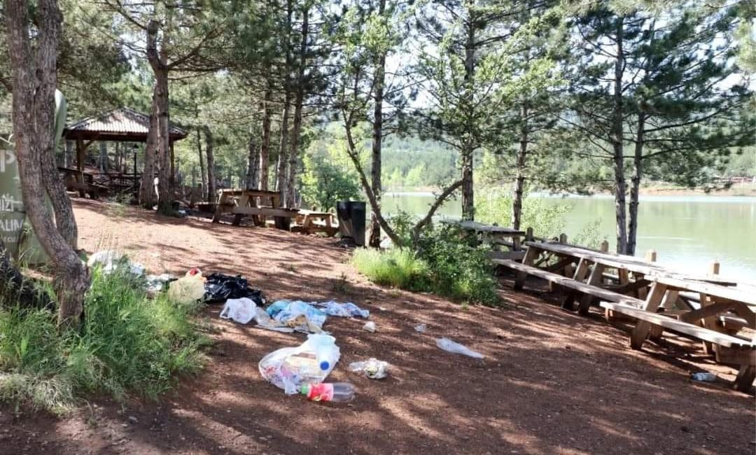 ozgat Valiliği'nden Vatandaşlara Piknik Yaparken Çöp Toplama ve Doğayı Koruma