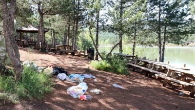 ozgat Valiliği'nden Vatandaşlara Piknik Yaparken Çöp Toplama ve Doğayı Koruma