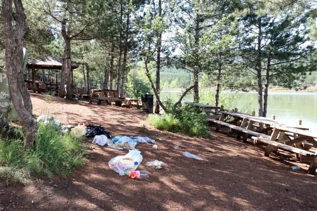 ozgat Valiliği'nden Vatandaşlara Piknik Yaparken Çöp Toplama ve Doğayı Koruma