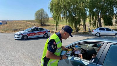 Sürücülere yönelik emniyet kemeri kullanımı ve hız limitleri konulu eğitim