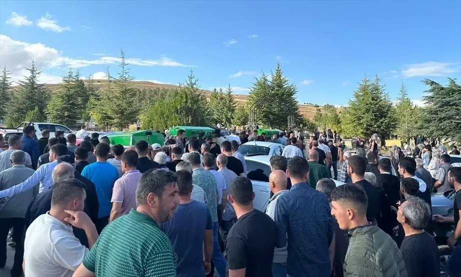 Boğazlıyan'da Feci Kaza: 4 Kişinin Hayatını Kaybettiği Çarpışmanın Ardından Cenaze