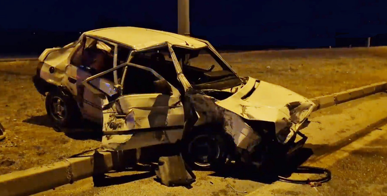 Otomobil ile kamyonun çarpıştığı kazada 2 kişi hayatını kaybetti: Sürücü