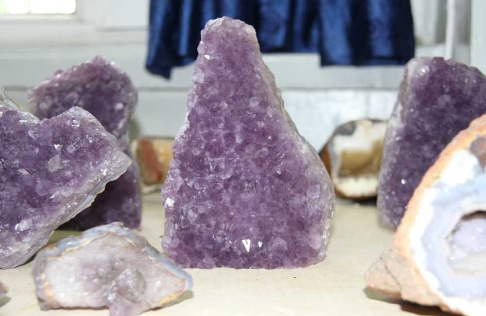 Aydıncık’taki 281 hektarlık maden sahasında ametist ve diğer yarı değerli