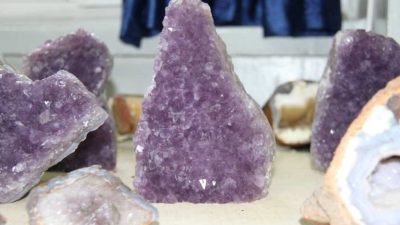 Aydıncık’taki 281 hektarlık maden sahasında ametist ve diğer yarı değerli