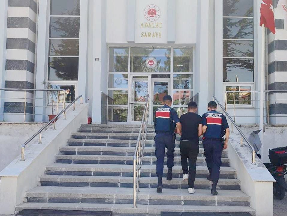 Yozgat İl Jandarma Komutanlığı'ndan Başarıyla Gerçekleştirilen Operasyonda Aranan Şahıs Ü.Y.