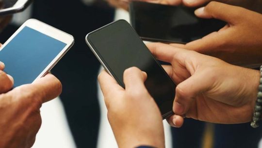 Apple, iPhone XS, XR ve bazı iPad modelleri için iOS