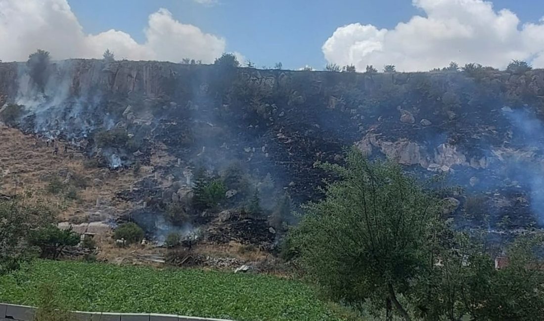 Ürgüp'te Mazı Köyü Yakınlarında Çıkan Yangın İçin İtfaiye Ekipleri ve