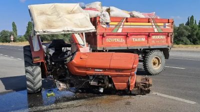 Yozgat'ın Araplı Kasabasında Trafik Kazası: Çarpışma Sonrası Traktör İkiye Bölündü,