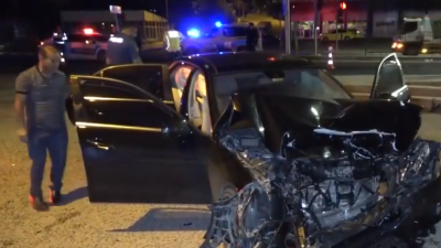 Yozgat'ta Emniyet Kavşağında İki Otomobilin Çarpışması Sonucu 6 Kişi Yaralandı: