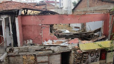 Bakımsız Bina Faciasından Dönüldü: Esnaf ve Vatandaşlar Yozgat'ta Güvenlik Tedbirlerinin