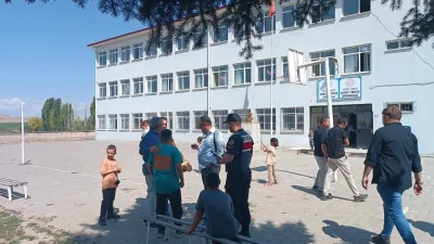 Yozgat İl Jandarma Komutanlığı, Yerköy’de Okul Çevresinde Güvenlik Denetimi Yaptı: