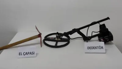 Yozgat’ta Kaçak Kazıya Suçüstü: Jandarma, Dedektör ve El Çapasıyla Yakalanan