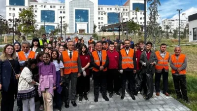 Yozgat Millet Bahçesi'nde Doğaseverler Bir Araya Gelerek "Let's Do It