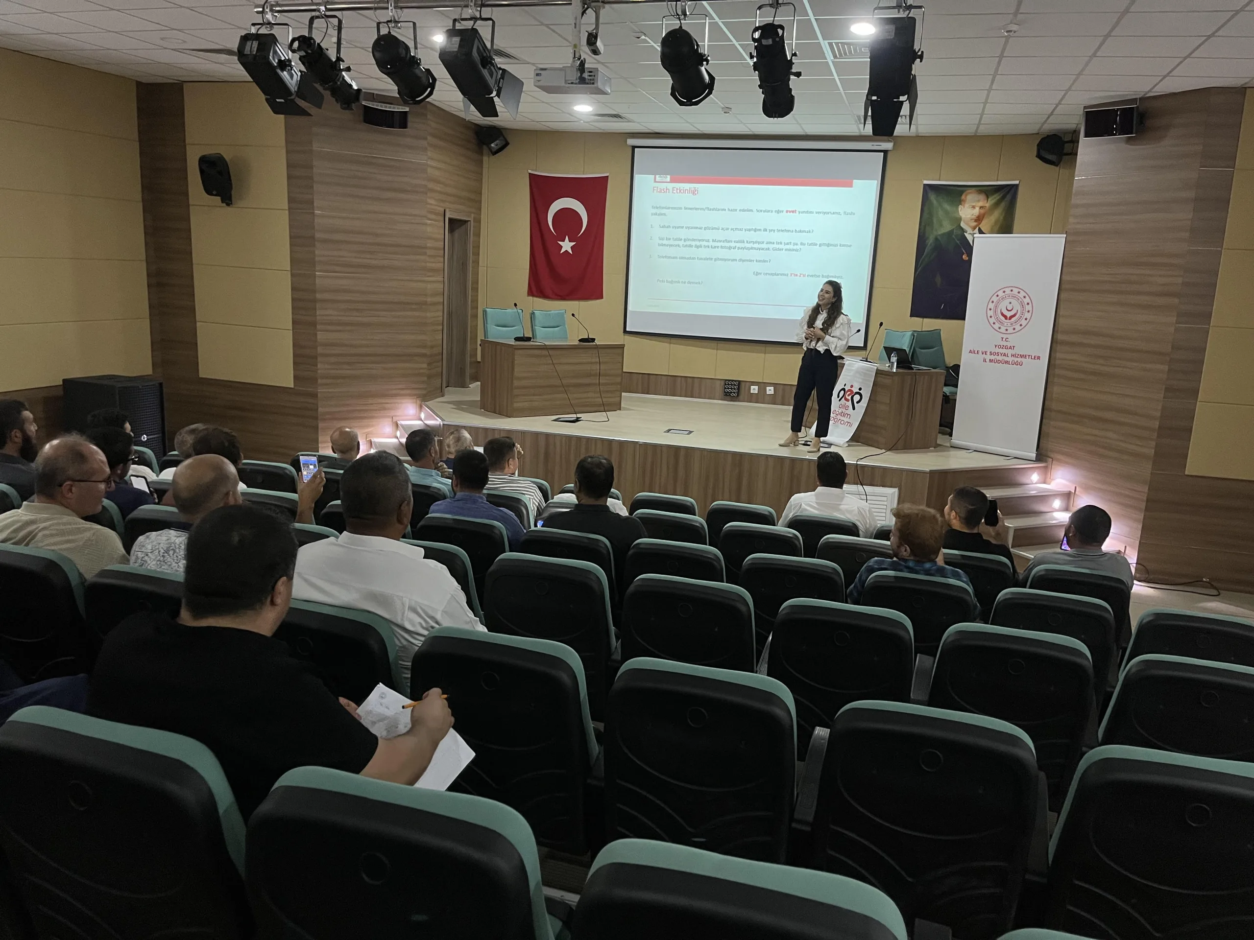 Teknoloji Bağımlılığı ve Bilinçli Medya Kullanımı: Yerköy'de Seminer ile Bilinçlenme