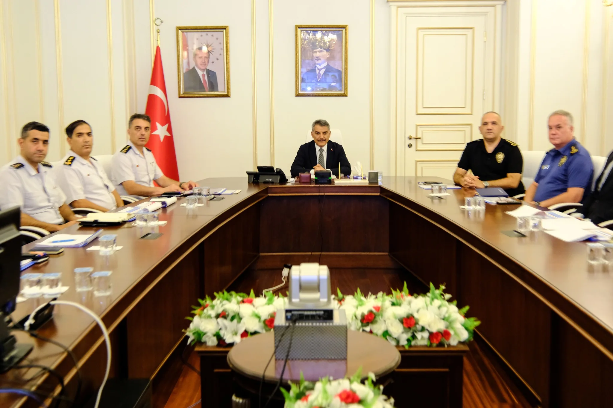 Yozgat Valisi Mehmet Ali Özkan’ın başkanlığında gerçekleştirilen toplantıda okul güvenliği