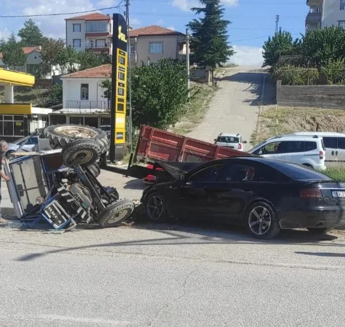 Yerköy-Çiçekdağı Sanayi Mevkiinde Trafik Kazası: 2 Kişi Yaralandı, Polis İnceleme
