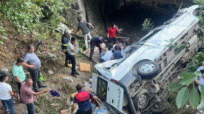Niksar-Ünye Karayolunda Feci Kaza: Fındık İşçilerini Taşıyan Minibüs Şarampole Yuvarlandı,