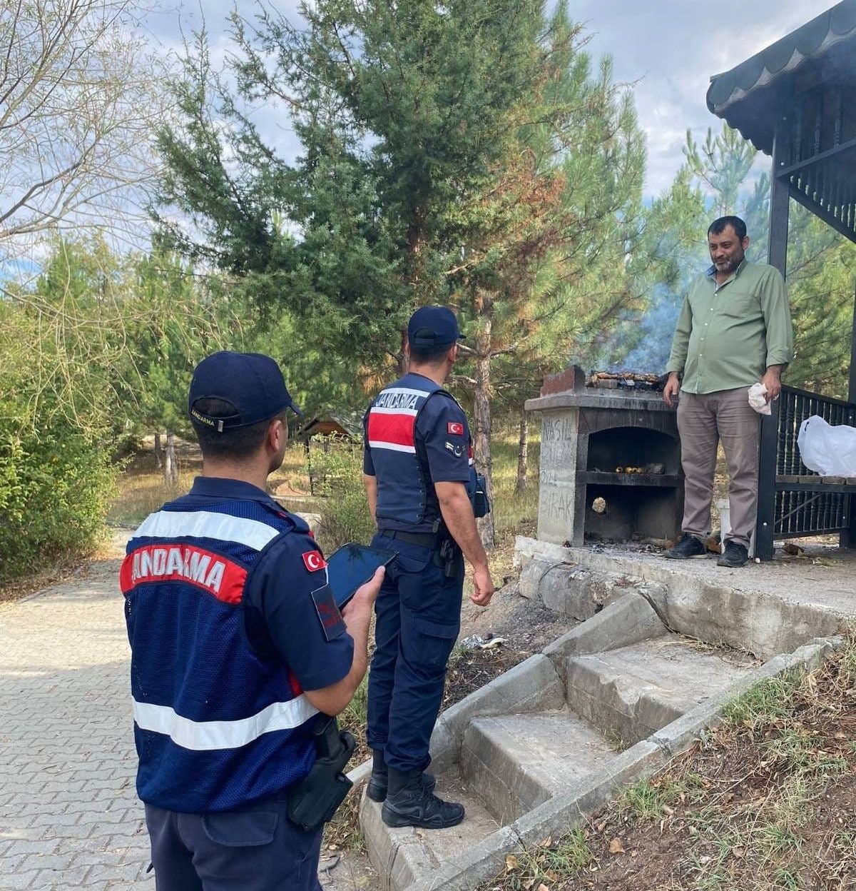 Yozgat'ın Aydıncık İlçesinde Jandarma Ekipleri, Vatandaşları Orman Yangınları Konusunda Bilgilendirdi