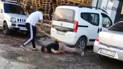 Kahramanmaraş’ta Deprem Yardımcısı Olan Genç, Su İsteği Nedeniyle Sopalarla Dövülerek